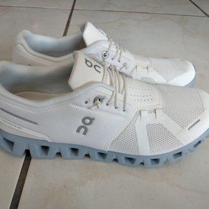 Womens ON Running Cloud 5 Size 10